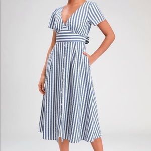 Lulus NWT Blue Striped Midi Dress sz M